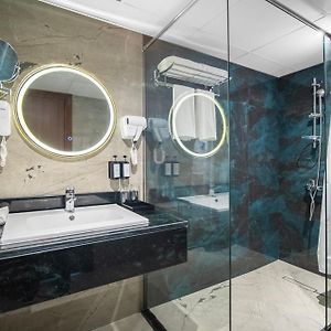 Deluxe Premium Suite